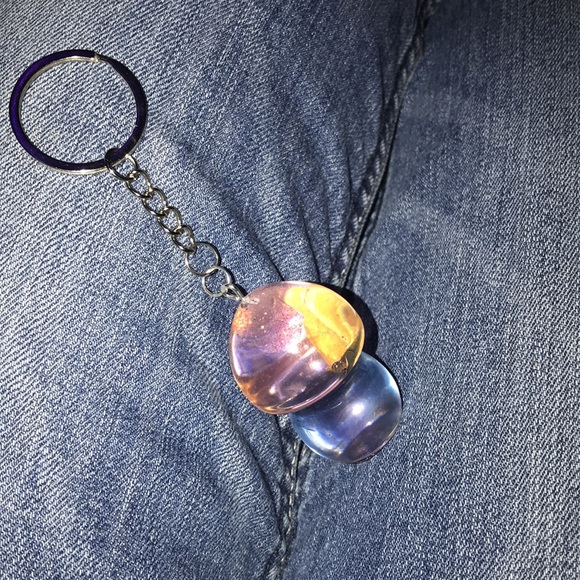 Custom epoxy mushroom 🍄 keychain with my favorite leaf New - Picture 3 of 6